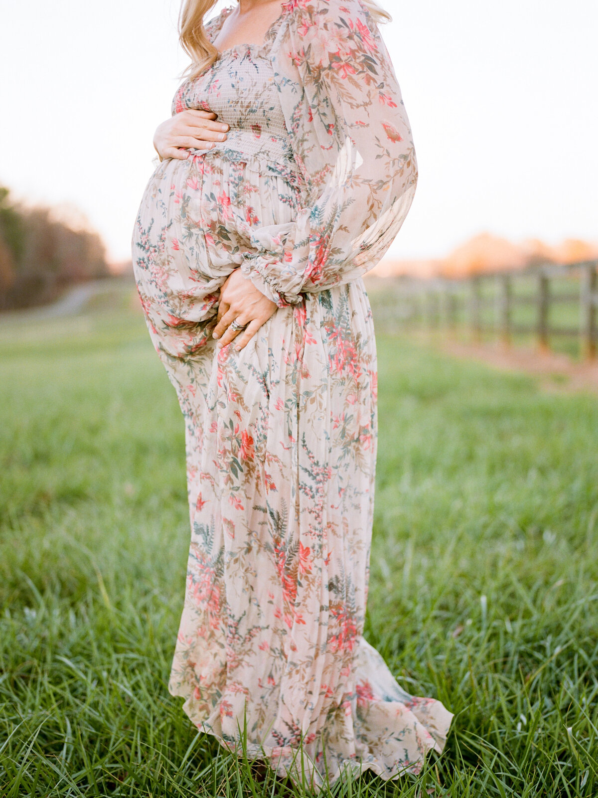 outdoor-maternity-photos-richmond-virginia-amy-nicole-photography-0006