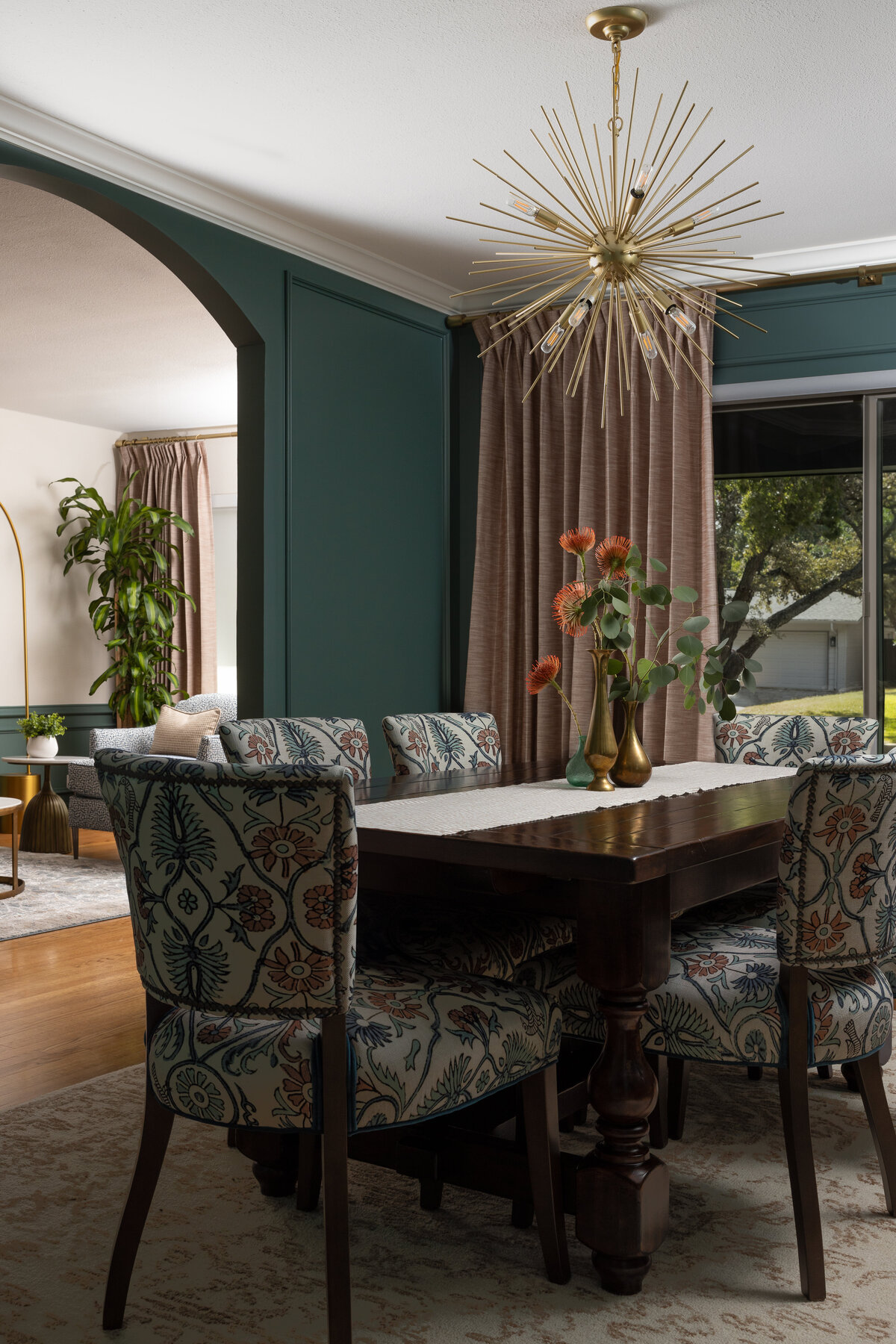 dusti j design dining room with drapes