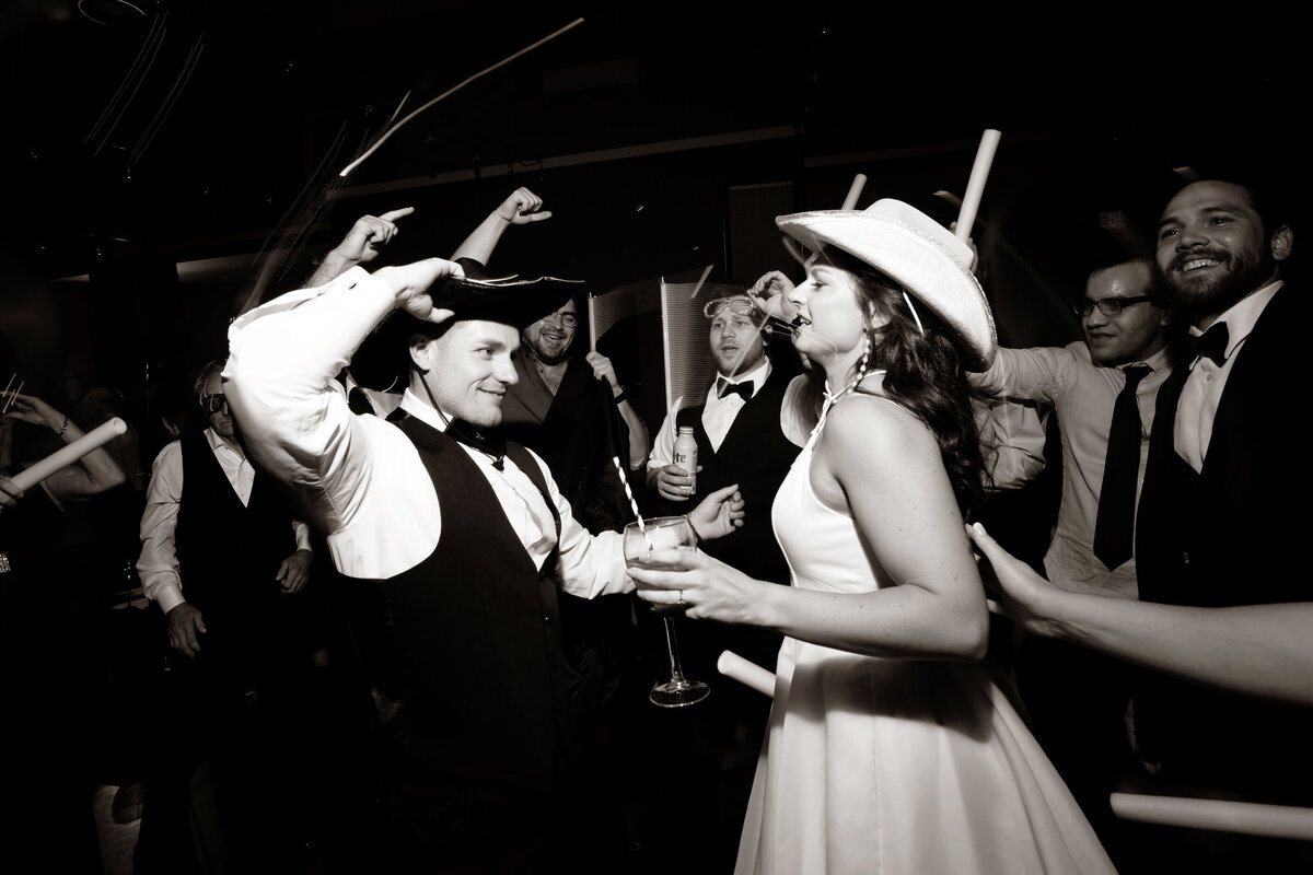 loudoun-studios-wedding-bluemont-blue-valley-vineyards-virginia00037