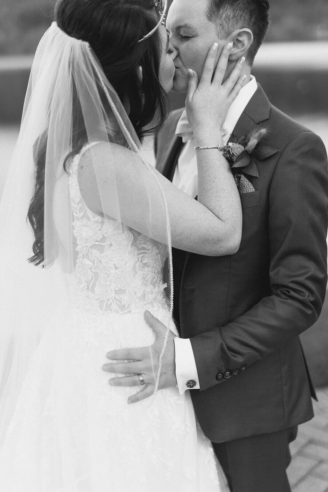Couples wedding day pictures at Otsego Lake