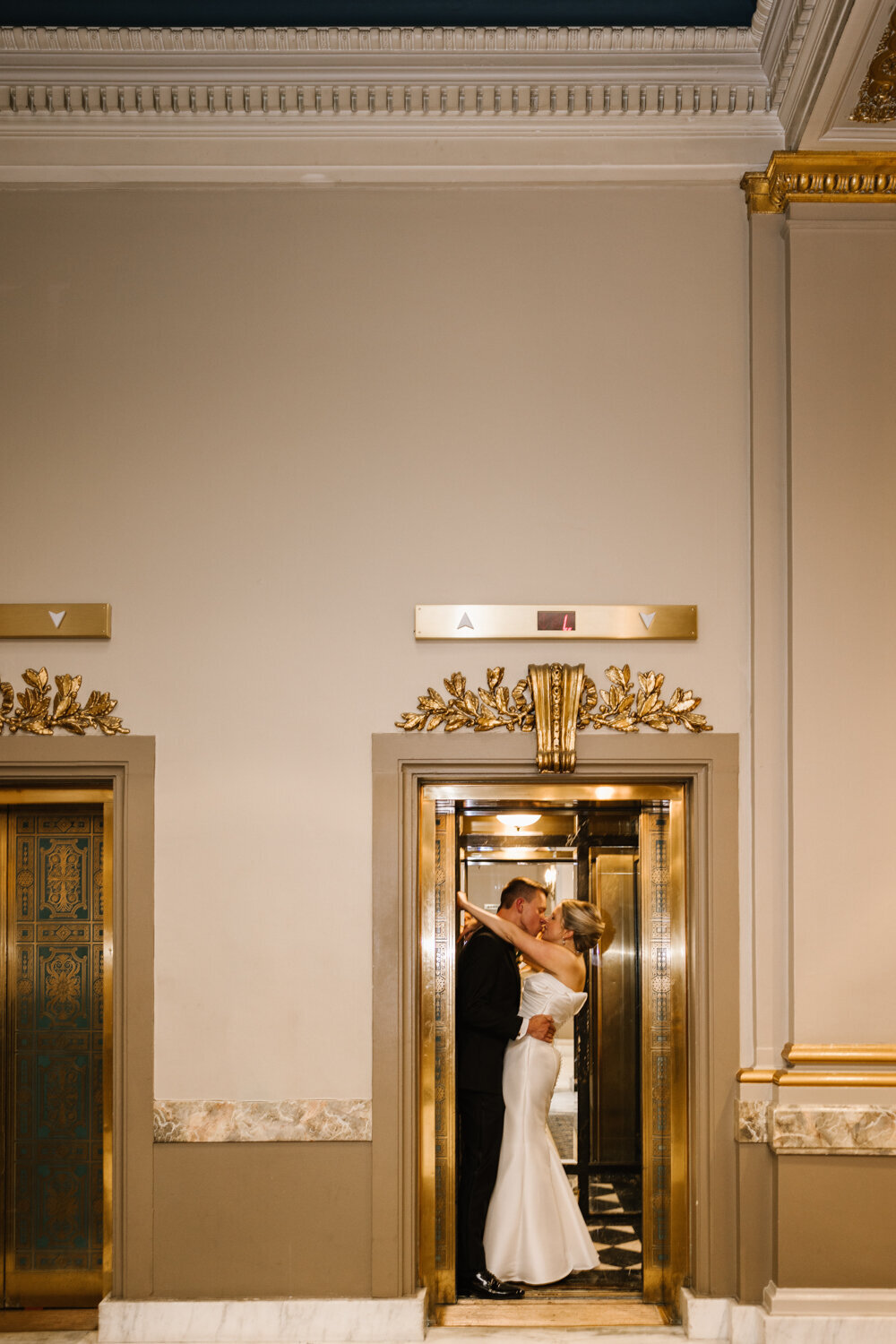 urban-row-photo-the-belvedere-baltimore-wedding-photographer-10