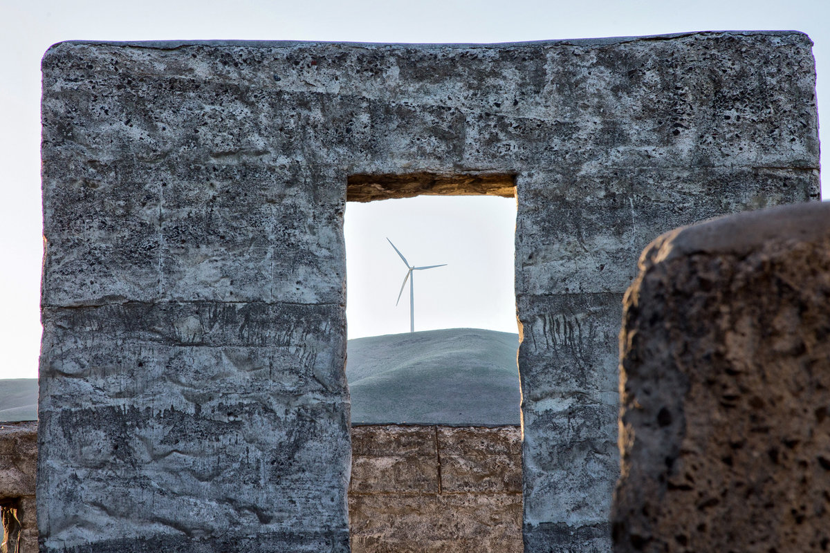 stonehenge-windmill-2