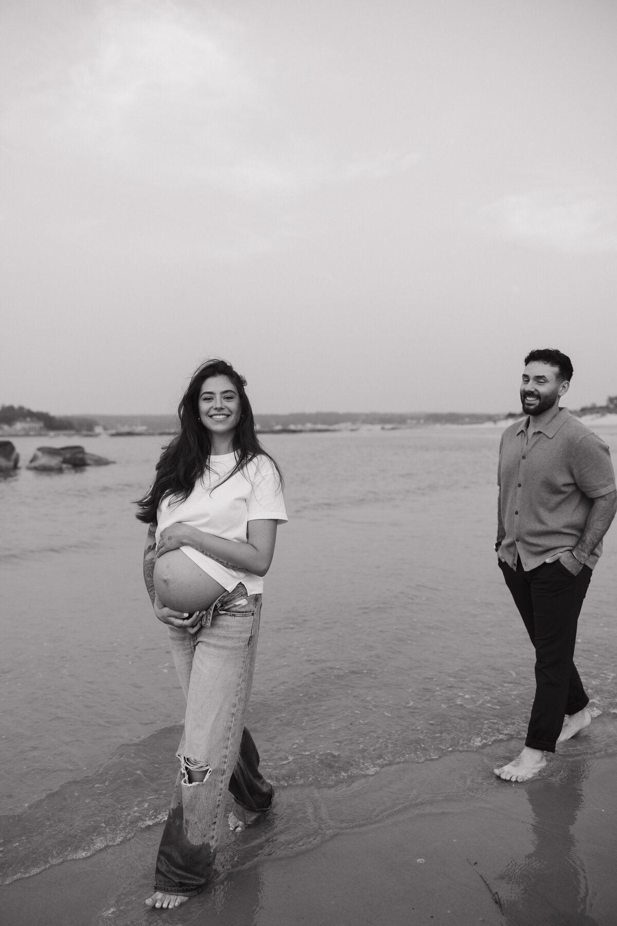 coastal-new-england-maternity-photoshoot-13