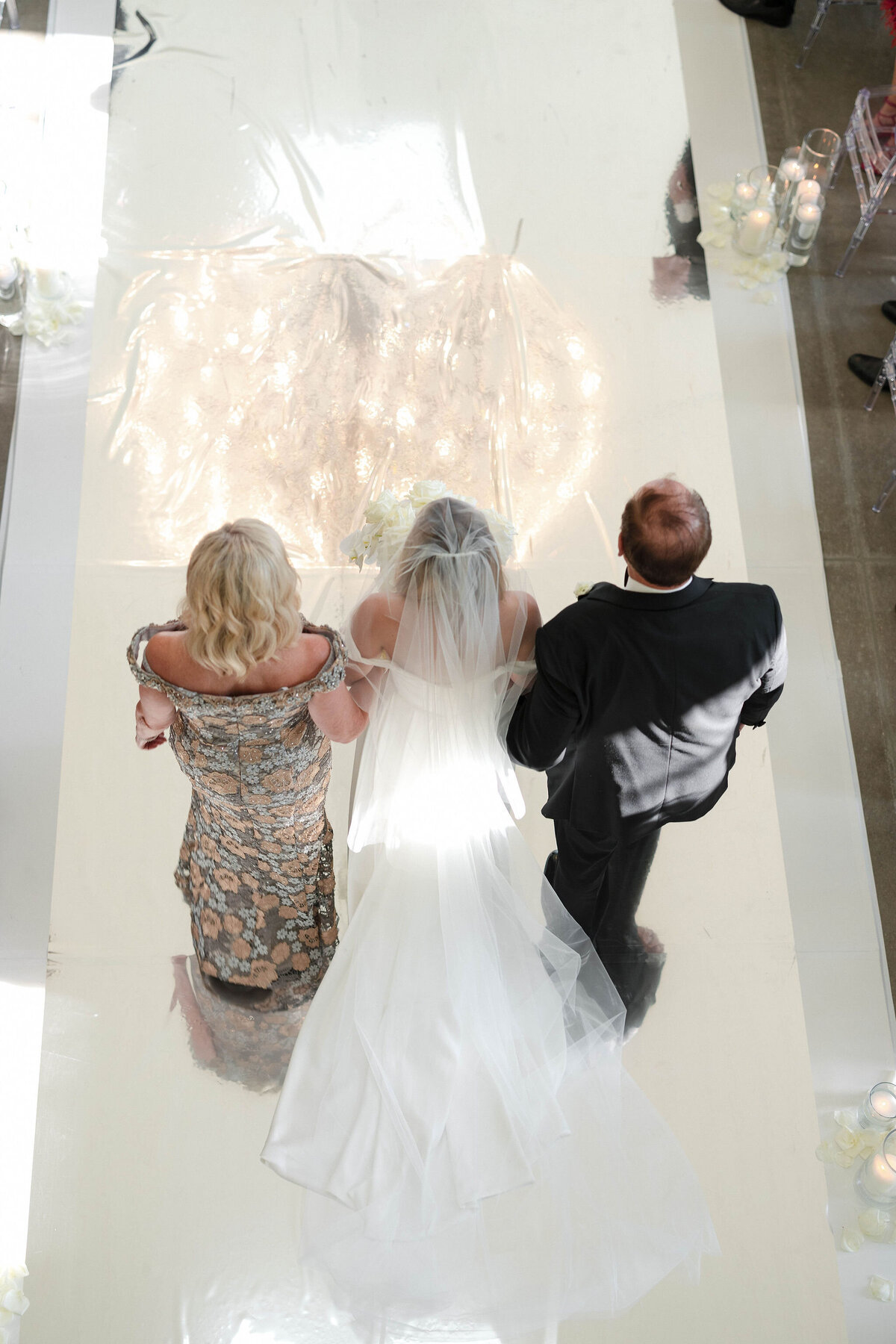 78-2_bride-walks-down-aisle
