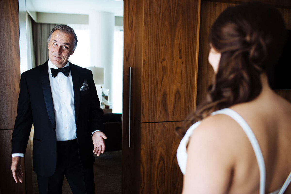 dad-sees-bride-for-first-time