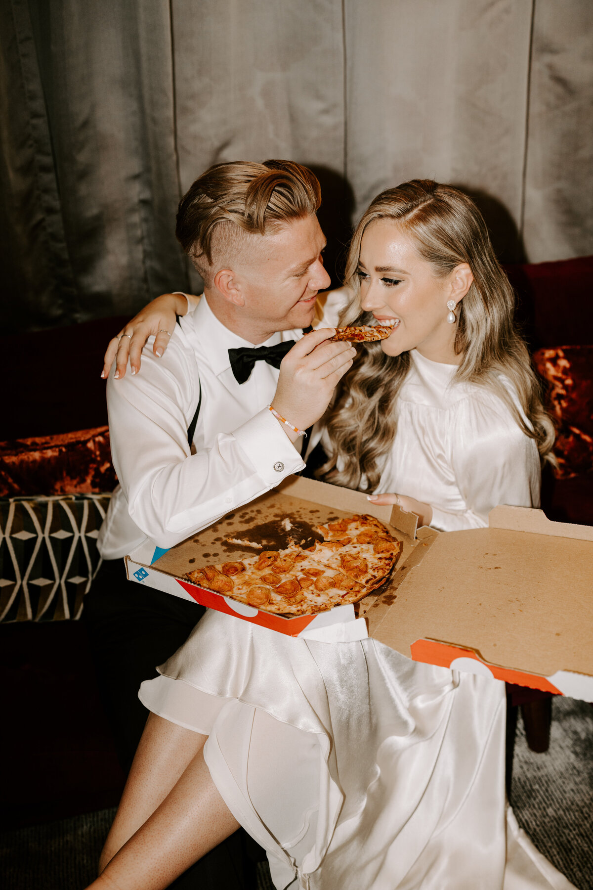 brisbane city wedding, eating pizza