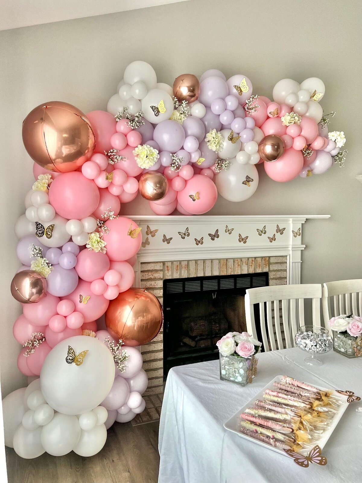 Winnetka balloons and party decor by Mauis Balloons