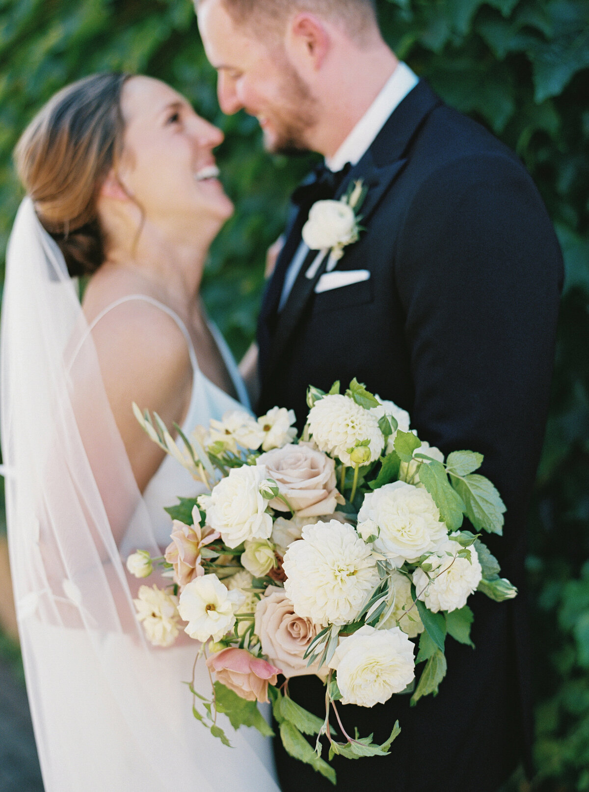 wedding-at-black-walnut-inn-and-vineyard-photography-by-the-tenneys-14