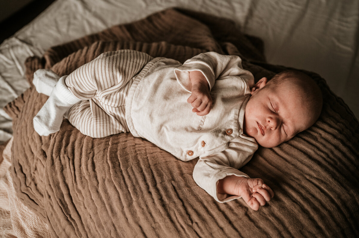 Jiscafotografie_newbornshoot-newbornfotograaf-lifestyleshoot-fotograafnijmegen-gezinsfotografie-189