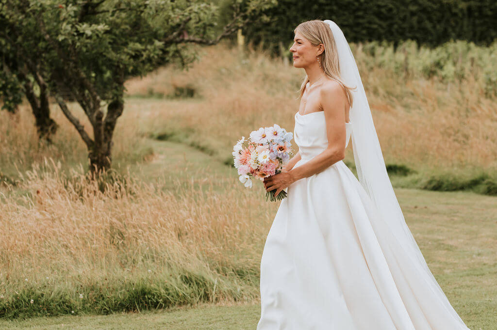 Issy-and-Bella-Floral-Design-Wedding-Florist-Herefordshire-Broadfield-Court-j&N46