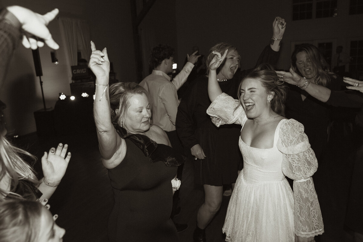 natalieandgarrettweddingar_emilyarwinephotography-420
