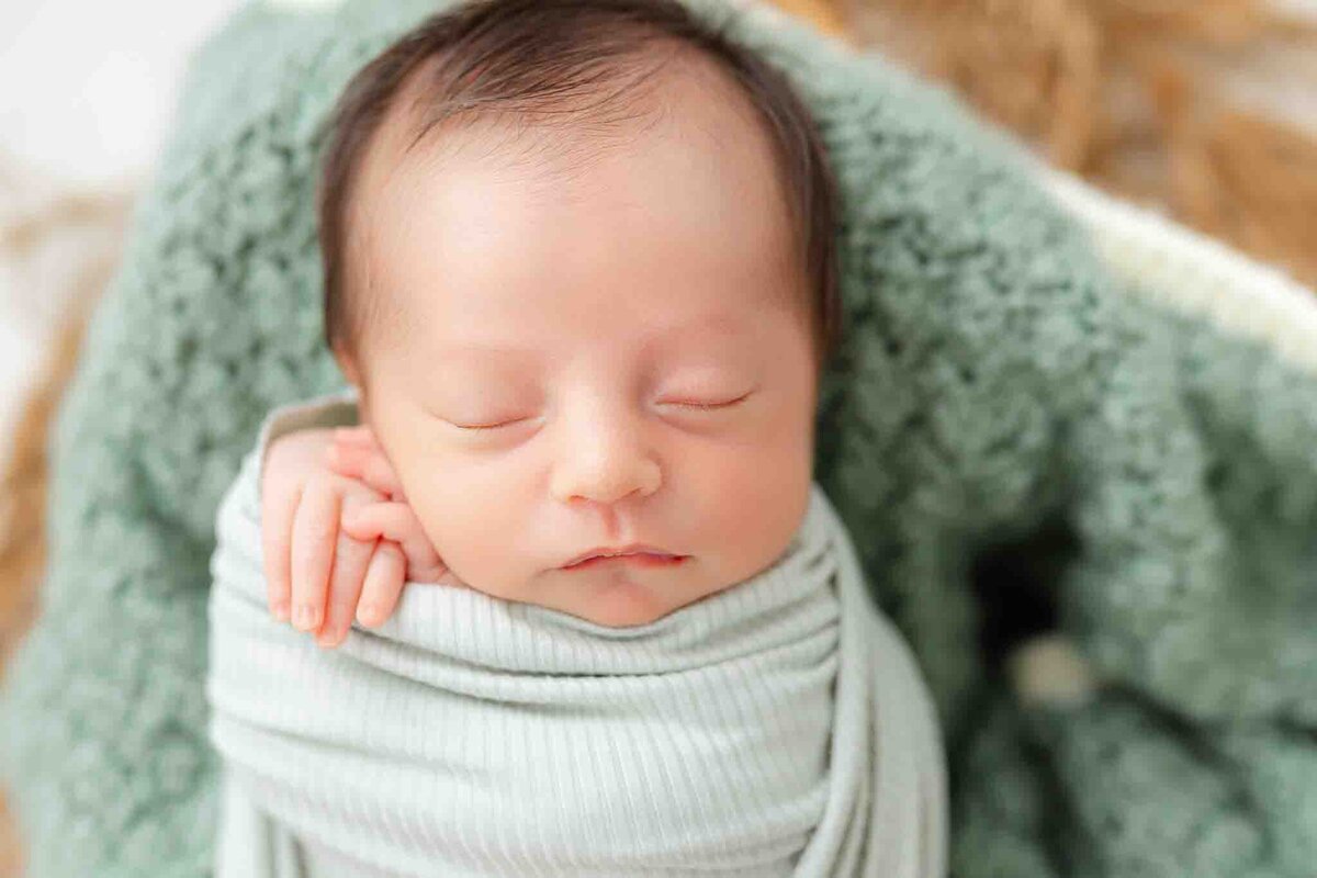 Newborn-photographer-in-savannah-8