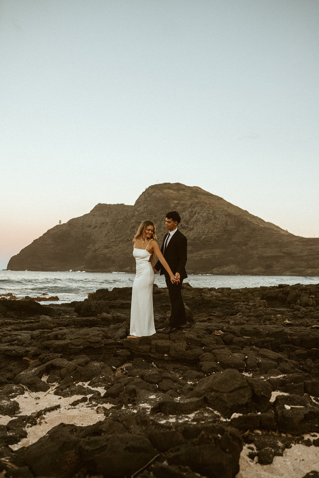 emilee setting photo oahu hawaii elopement135n