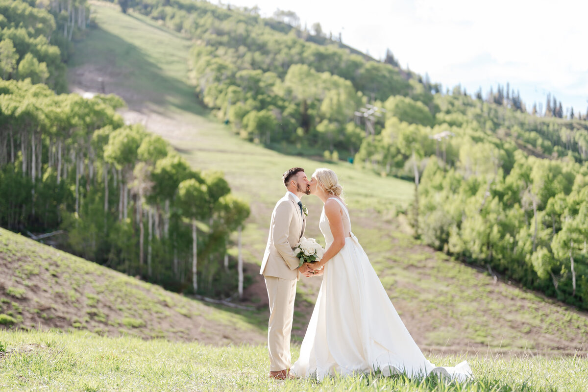 montage-summer-park-city-catholic-wedding-pepper-nix-loganwalkerphoto-419L-1799