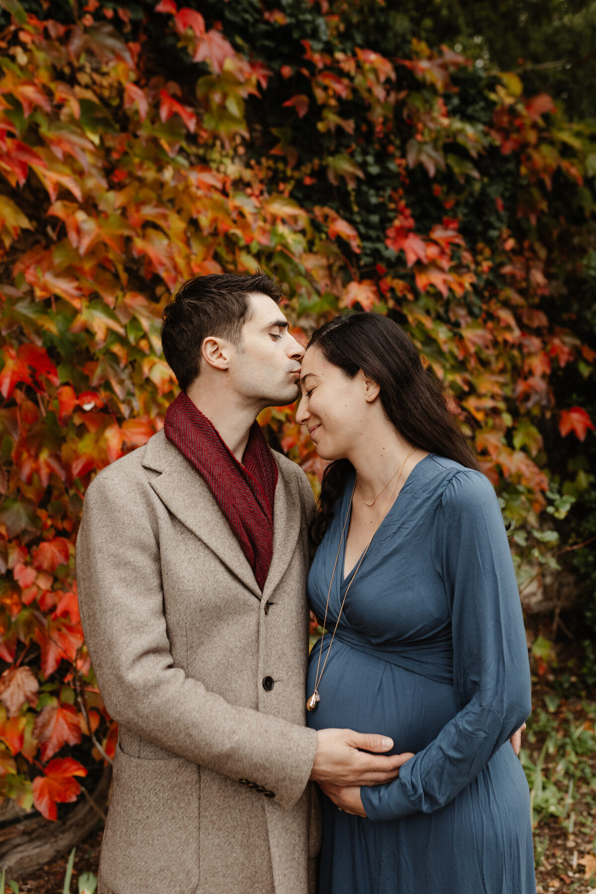 shooting-grossesse-au-milieu-feuilles-automne3