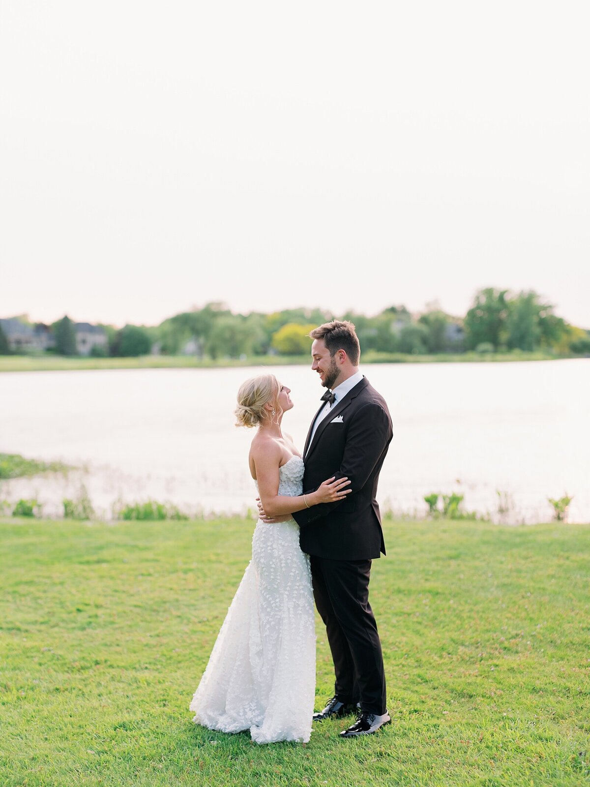 Oak-pointe-country-club-wedding_1383