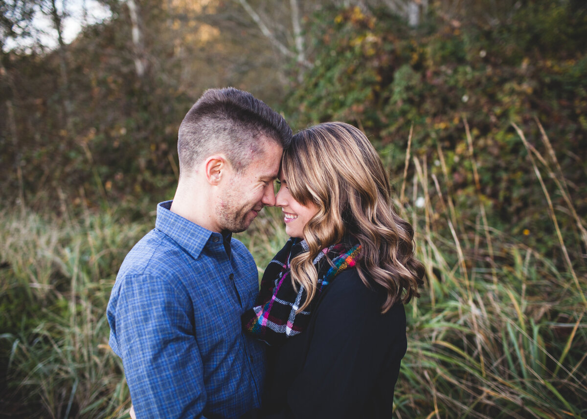 couple-foreheadstogether