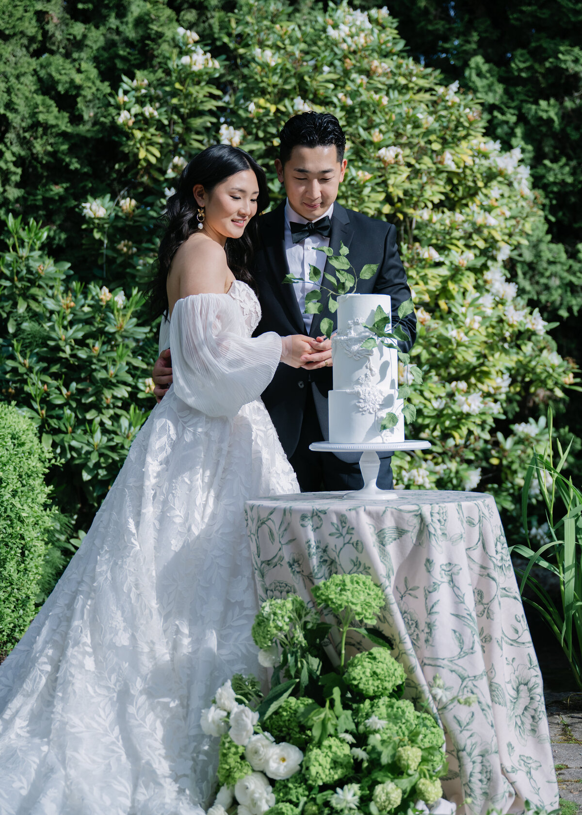 cake cutting wedding