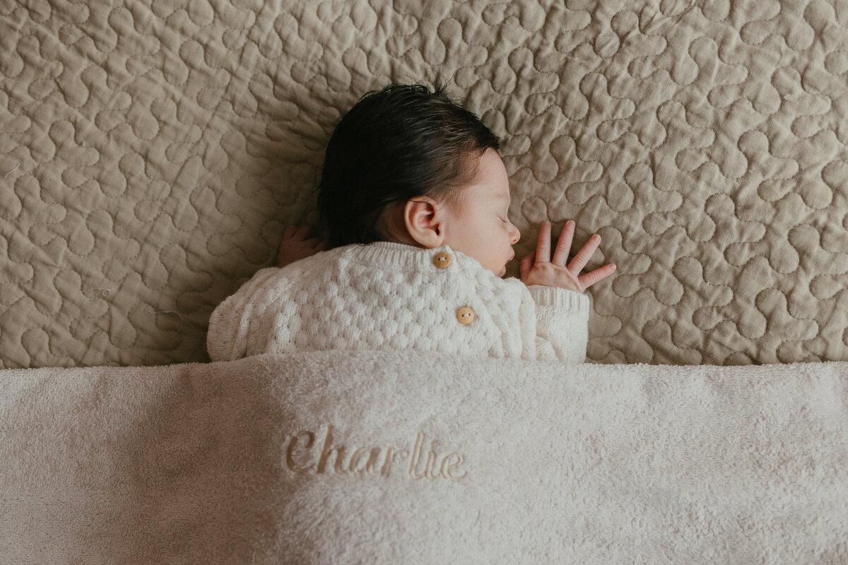 Newborn Baby Bed fotoshoot thuis