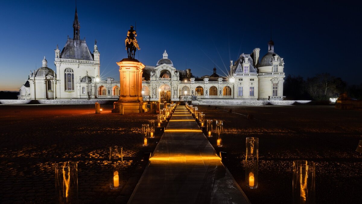Fairytale Castle Wedding Chateau de Chantilly France by @alejandrapoupelevents 4