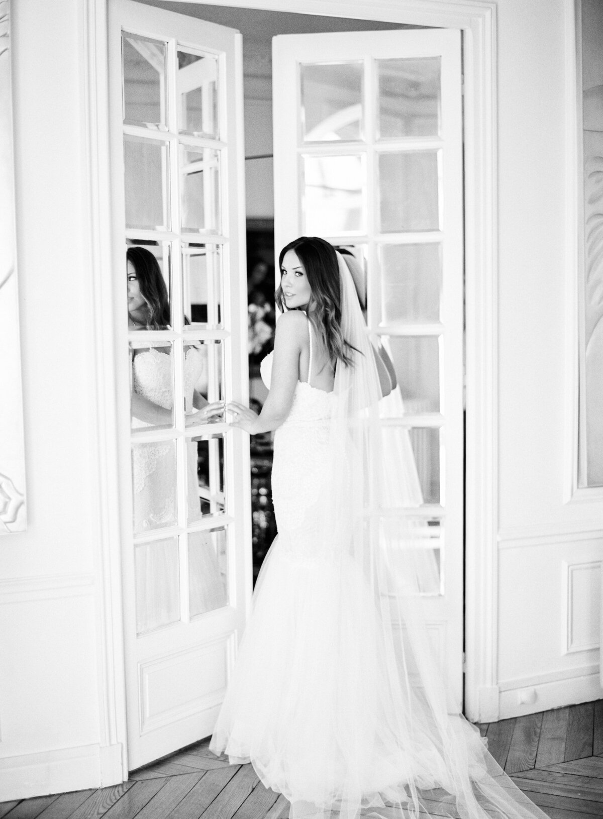 chapelle-expiatoire-luxury-wedding-phototographer-in-paris (25 of 53)