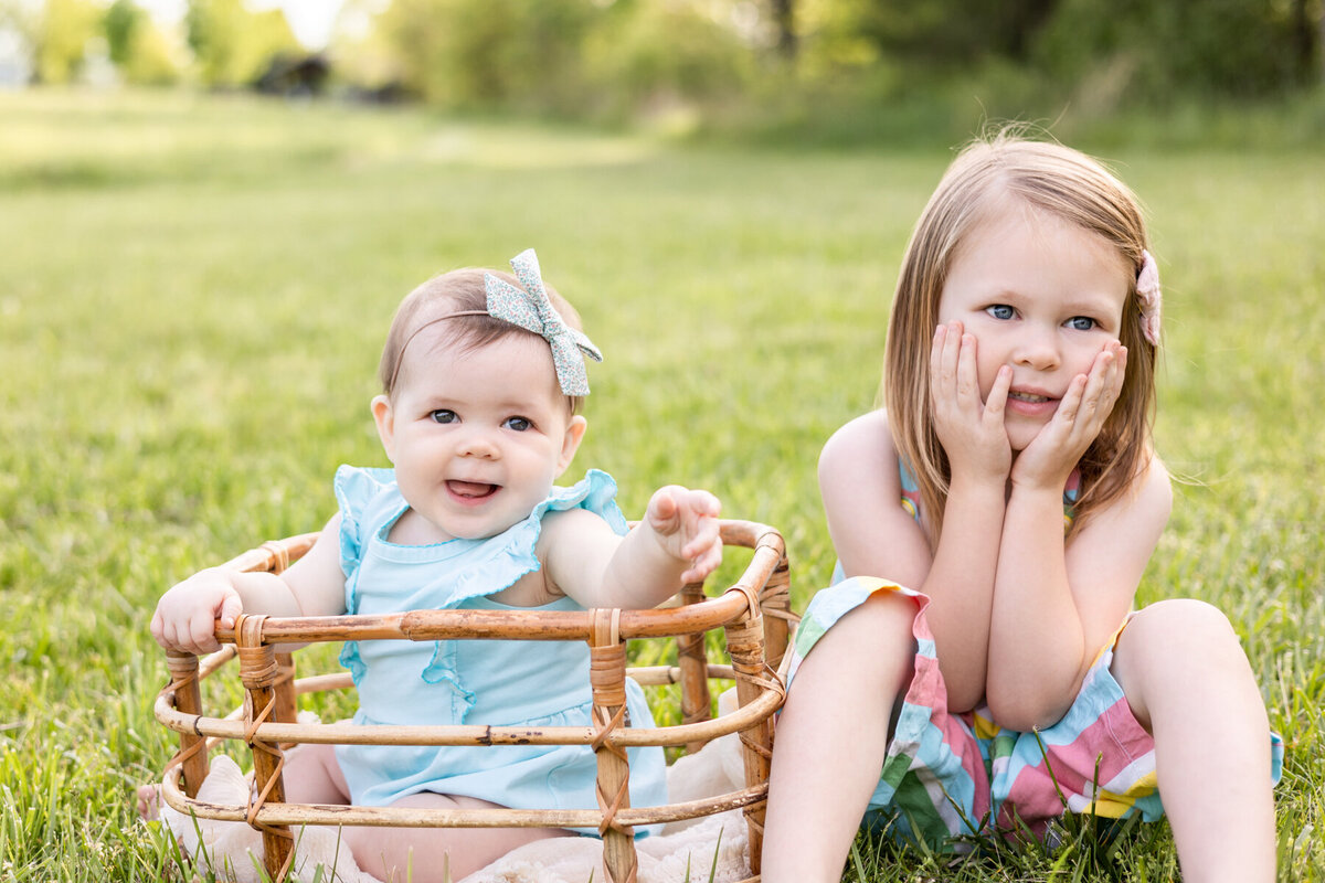 Outdoor-sitter-milestone-photography-session-baby-girl-Frankfort-KY-photographer