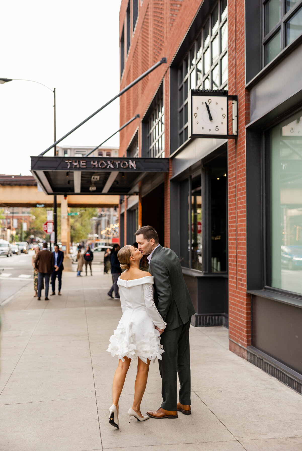 intimate-chicago-elopement-wedding-hoxton-hotel-photos-2-2
