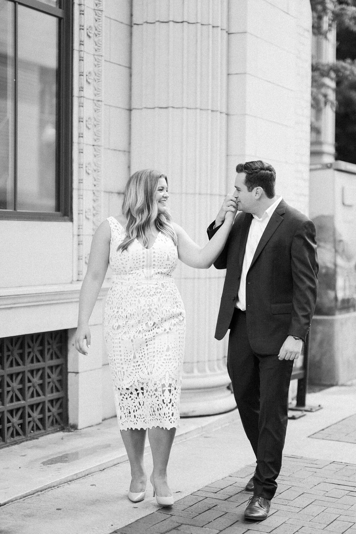 Paige and Tommy Engagement Sesison - Downtown Knoxville Tennessee - East Tennessee Wedding Photographer - Alaina René Photohgraphy-60-2