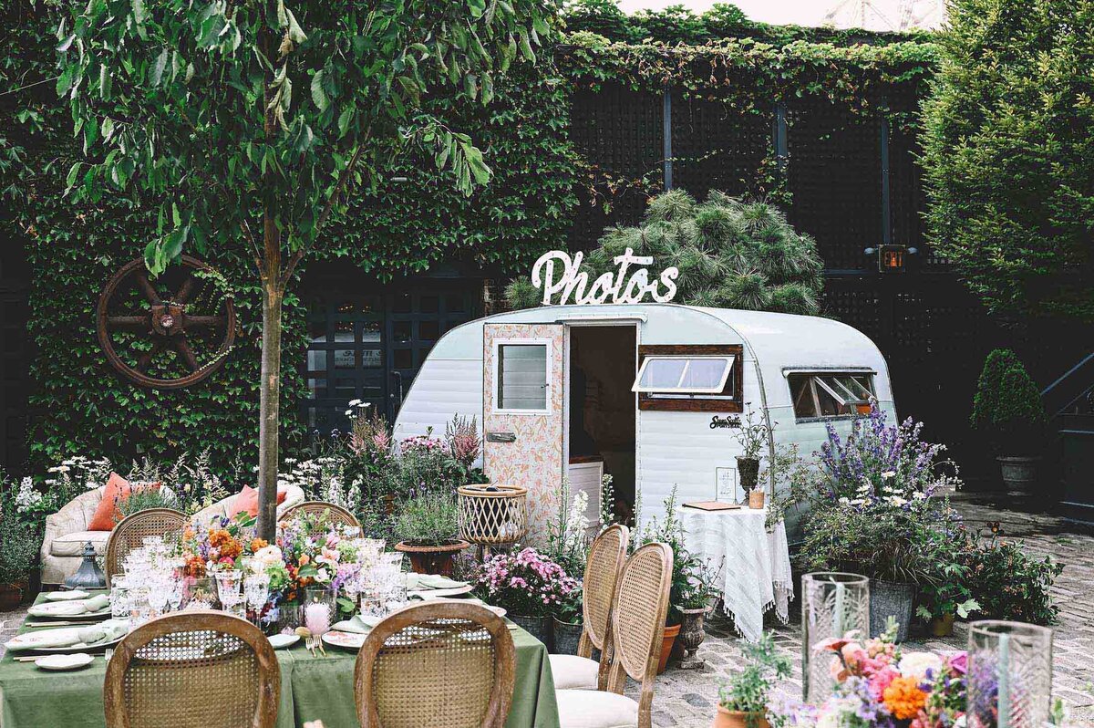 jaclyn-fisher-events-planning-colorful-summer-garden-wedding-in-nyc-112