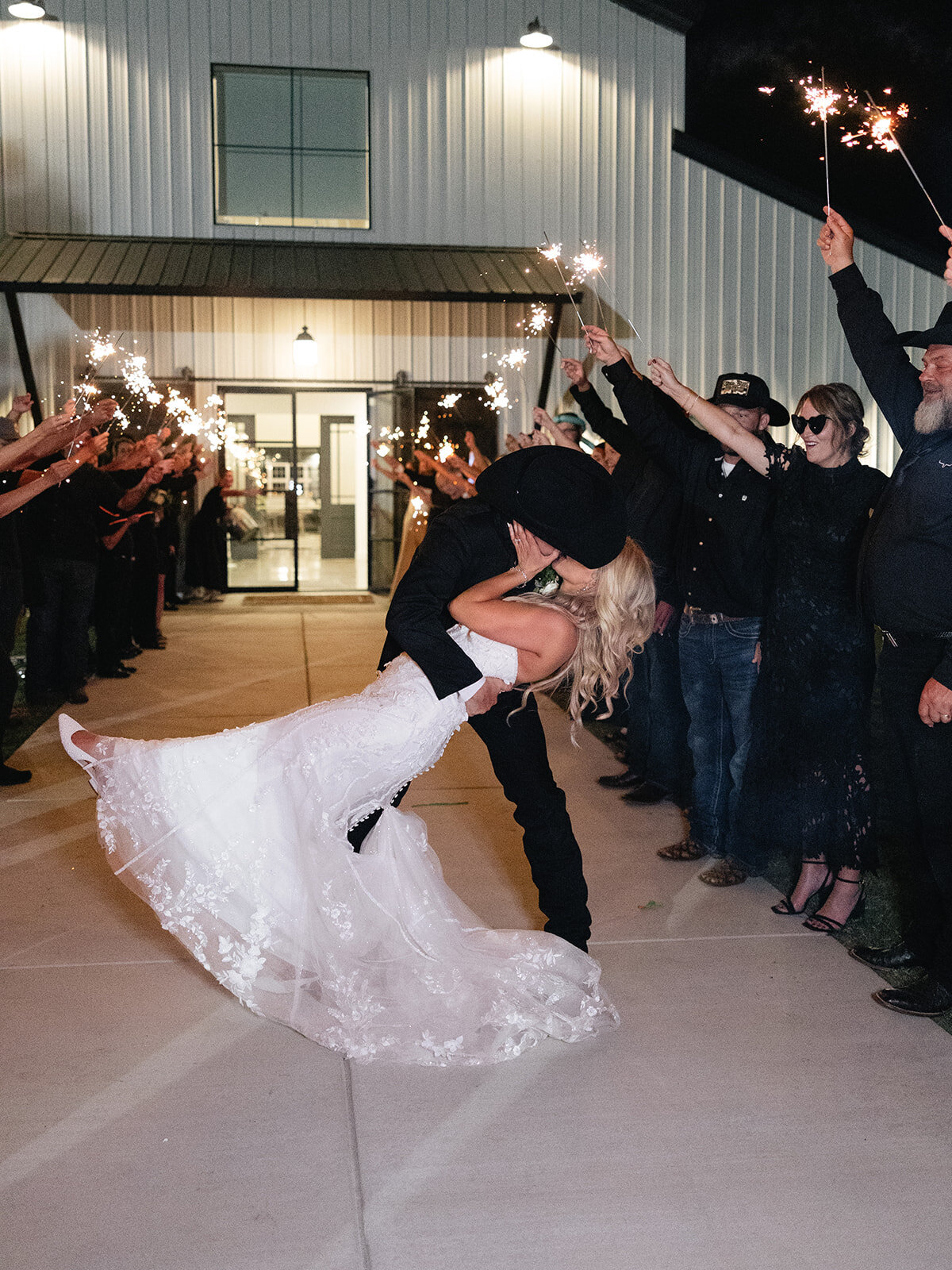 2025-10-11_DykesWeddingPreviews_MollyMurphyPhotography-149