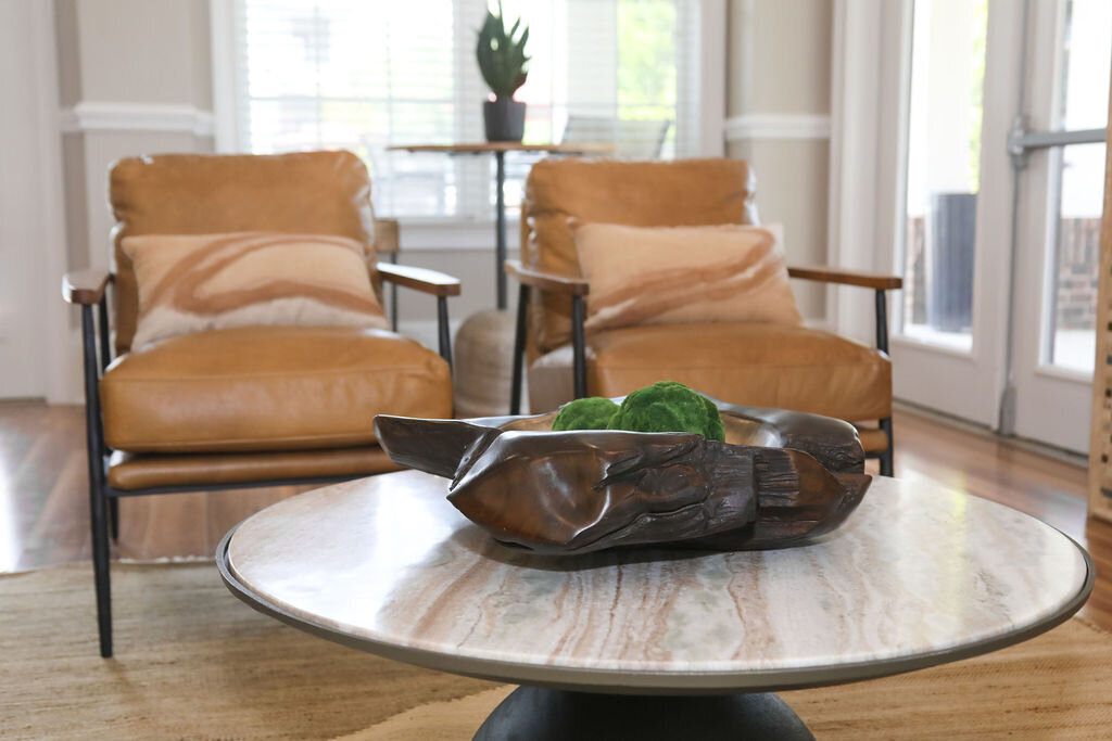 coffee table with leather chairs