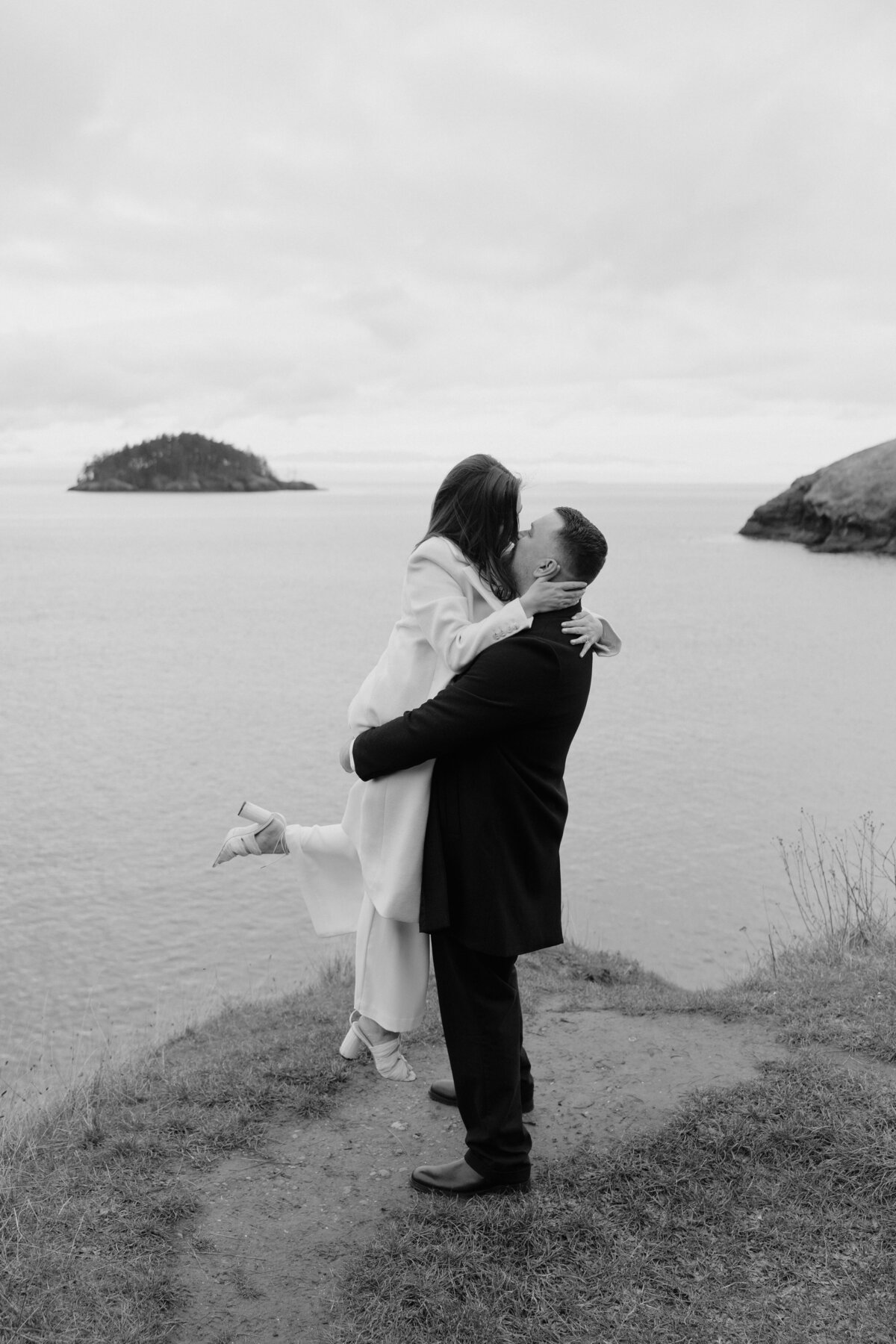 Engagement-Session-PNW-Deception-Pass-Rosario-Beach-Washington-Couples-Photographer-Tessa-Marie-Collective--16