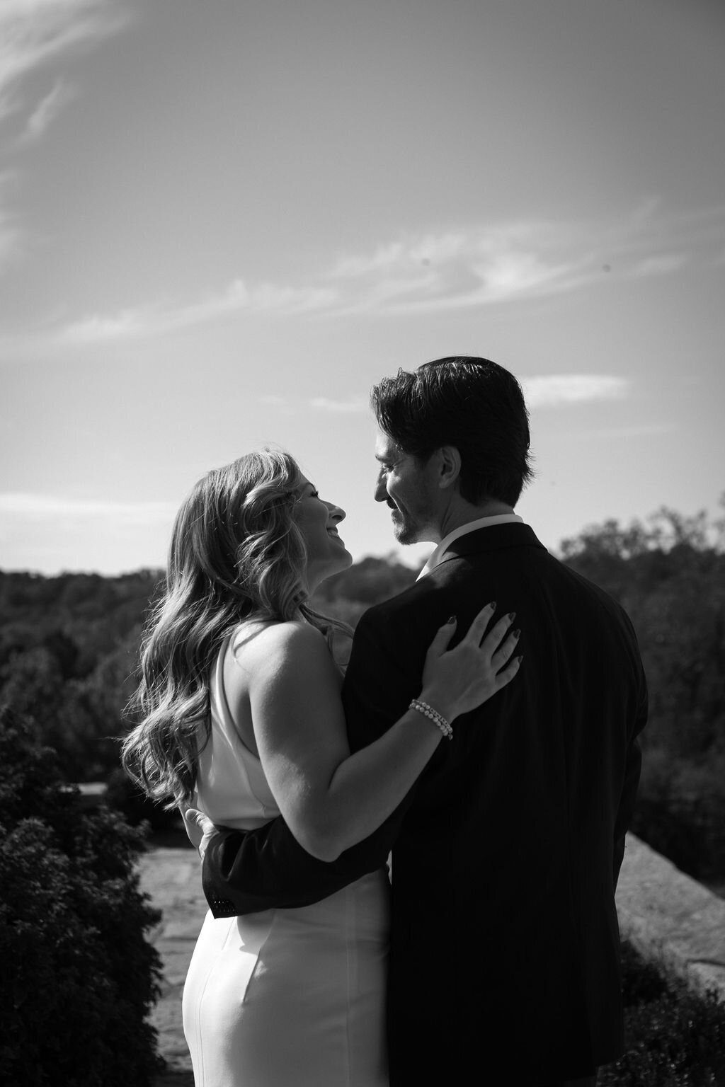 meredith-michel-photography-black-and-white-romantic-lookout-richmond-va