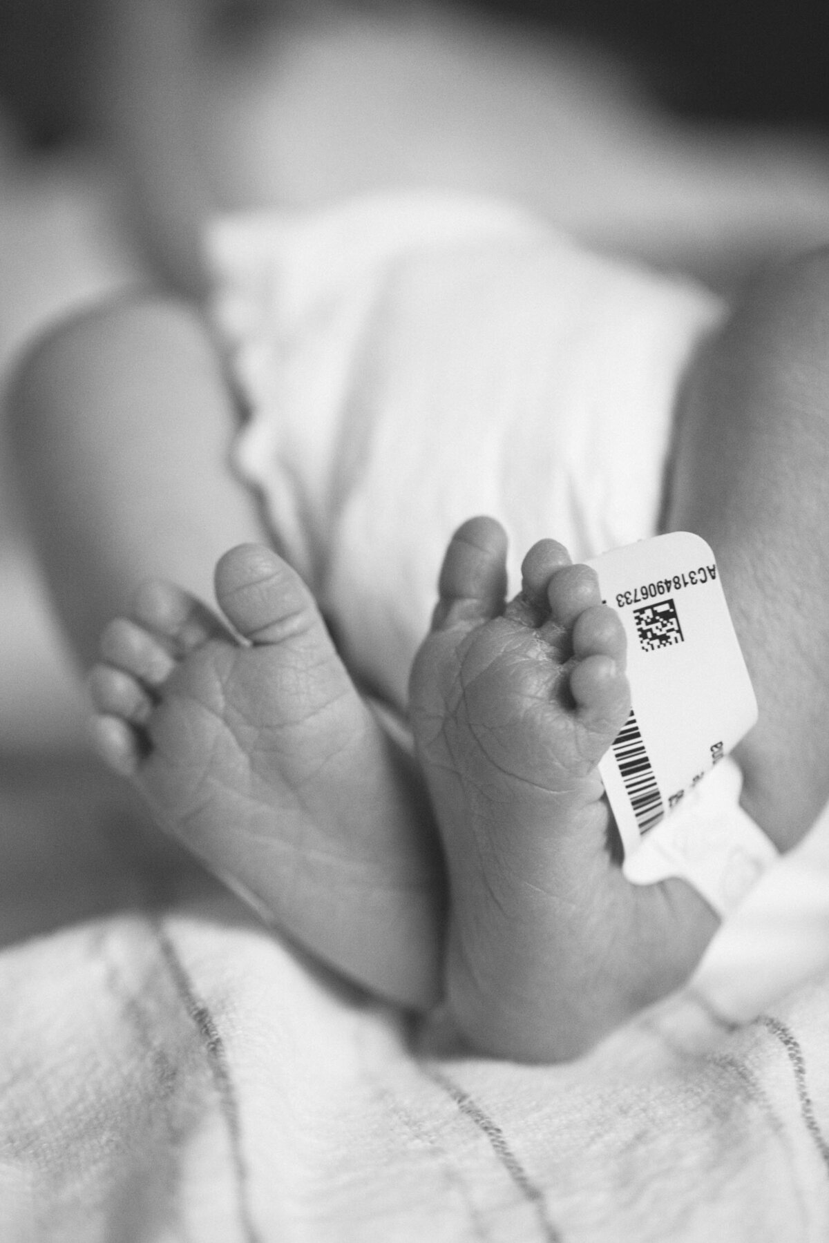 candid-natural-boston-newborn-family-photographer-zev-fisher-038