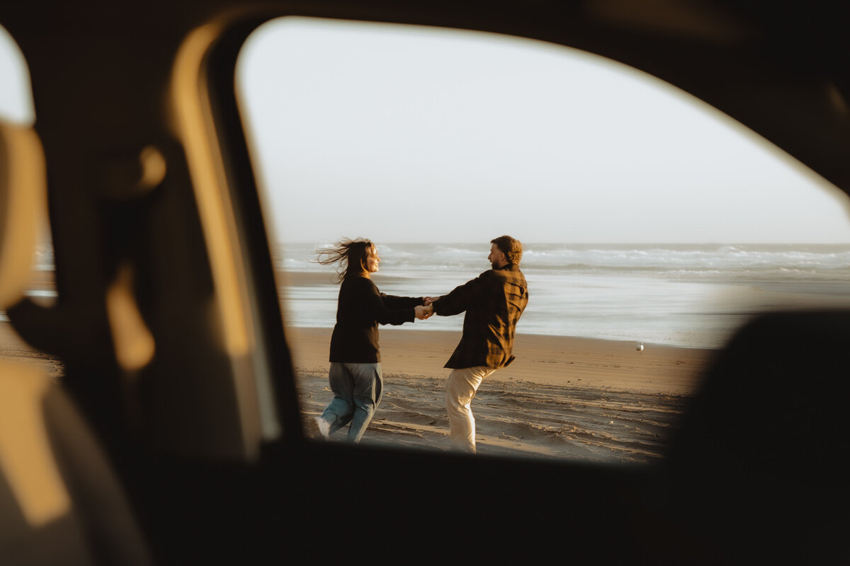 OREGON COAST COUPLE