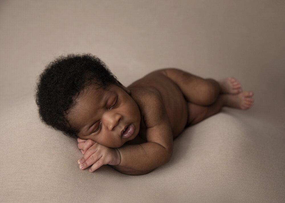 NEWBORN_BABY_SIDEPOSESLEEPINGHAIRBROWN