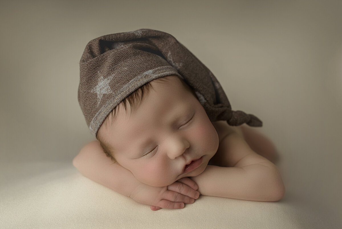 Indianapolis newborn photographer, newborn photography in Lafayette IN, newborn photographer near me, newborn portrait studio