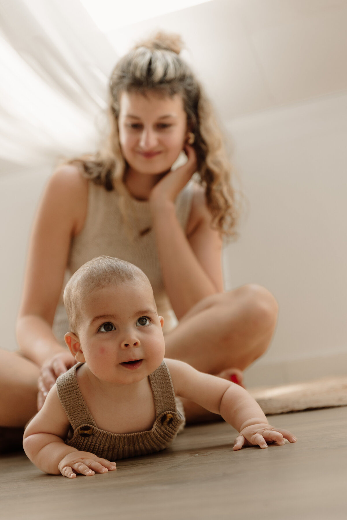 newborn fotograaf - zwangerschapsfotografie - videograaf - Sint-Niklaas - Pictures by Jess - mama en baby shoot