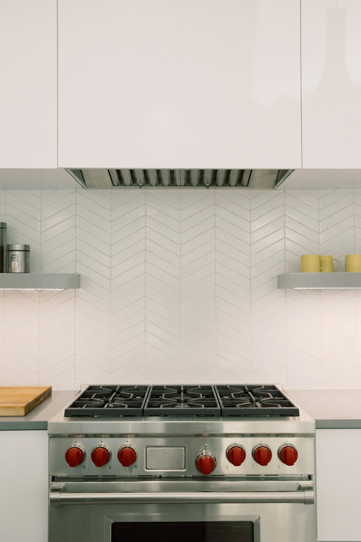 hello-home-sleek-modern-grey-and-white-kitchen-cheveron-tile-backsplash-austin-15