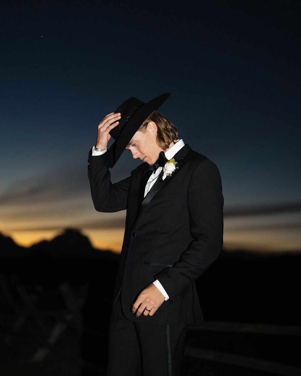 Groom-sunset-ranch-diamond-cross