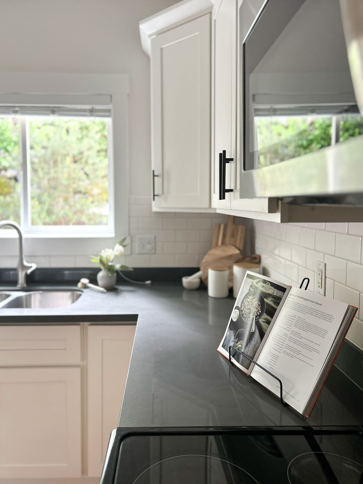 occupied-home-staging-bothwell-condo-kitchen-modernmollusk-2