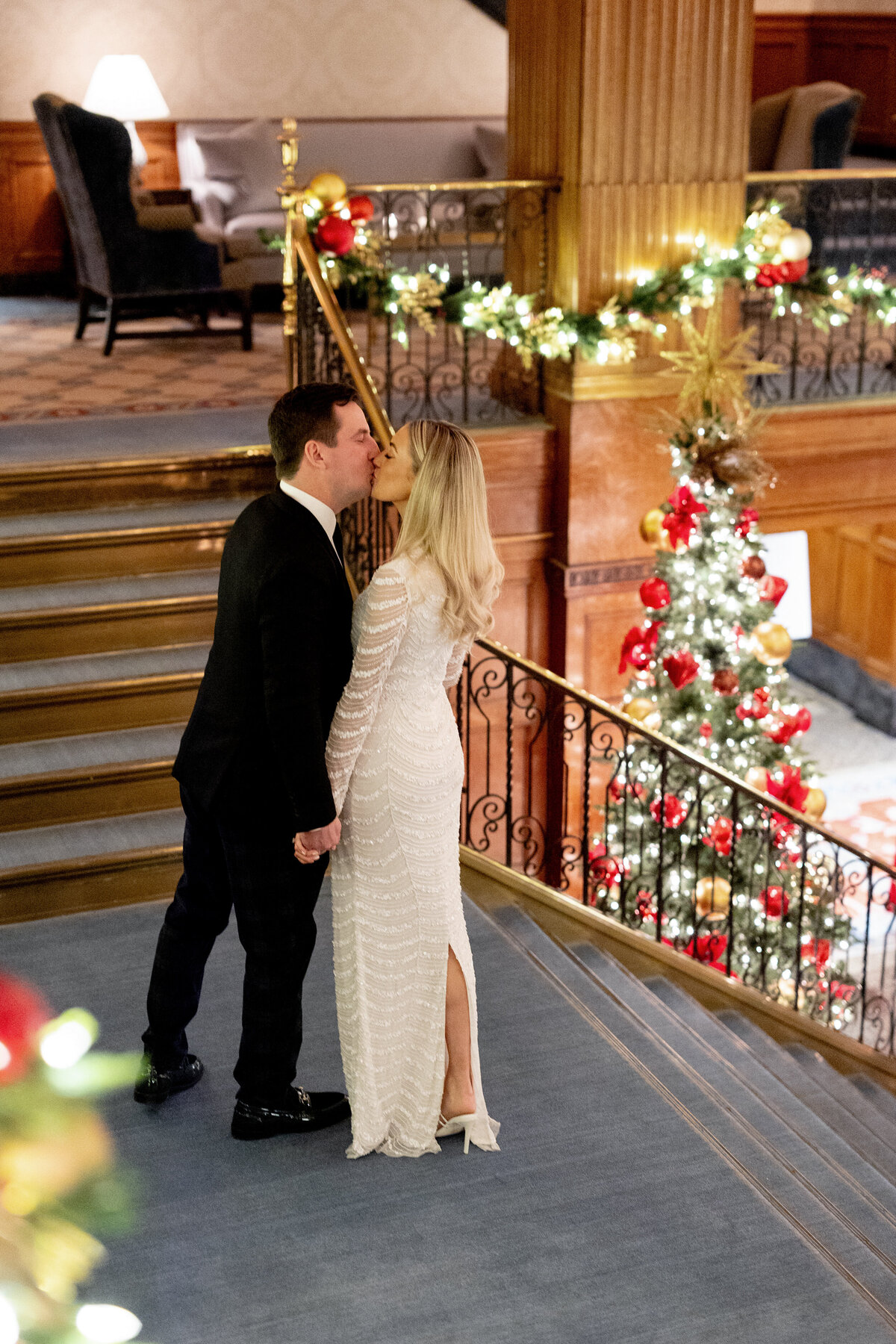 chicago-luxury-winter-wedding-at-old-st-pats-25