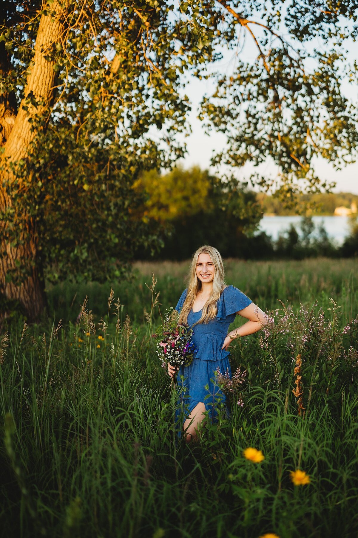 outdoor-senior-pictures-lindstrom-photographer