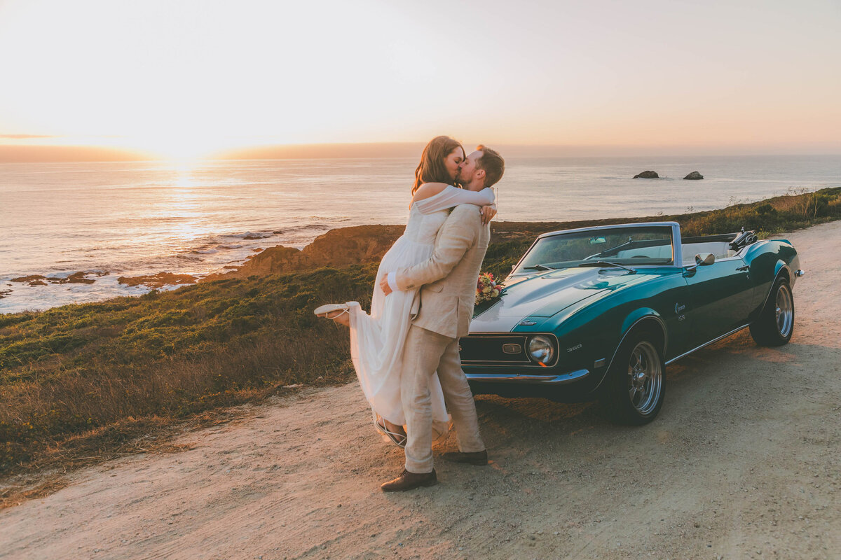 vintage-car-highway-1-big-sur