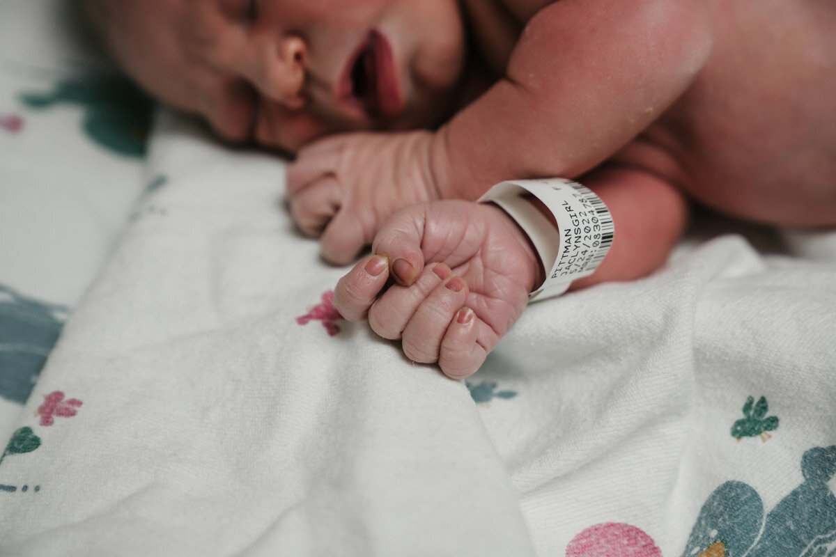 hospital-birth-photography-d-088