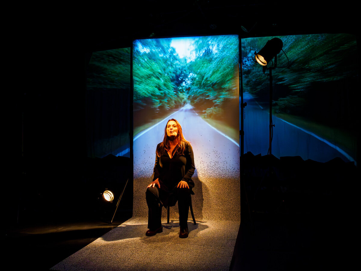 LA FILLE QUI SE SAUVE Cie Amonime TexteCléa Pétrolesi et Catherine Le Hénan_1270034-2-Enhanced-NR