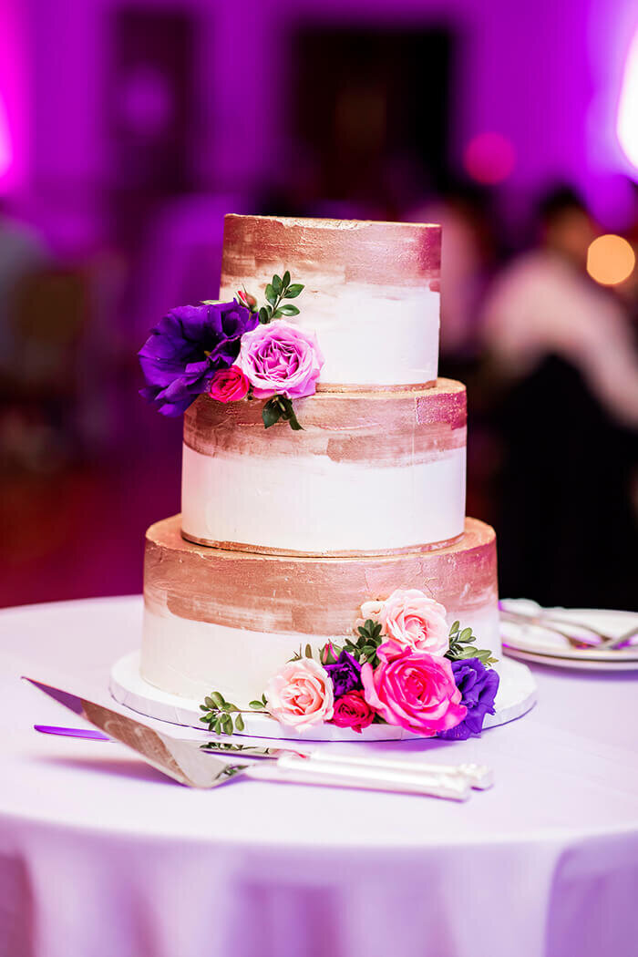 wedding-cake-flowers-purple-pink
