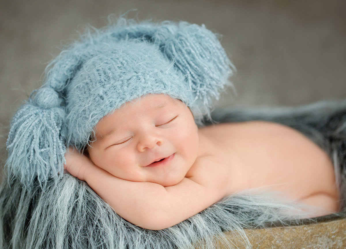 newborns in hats350