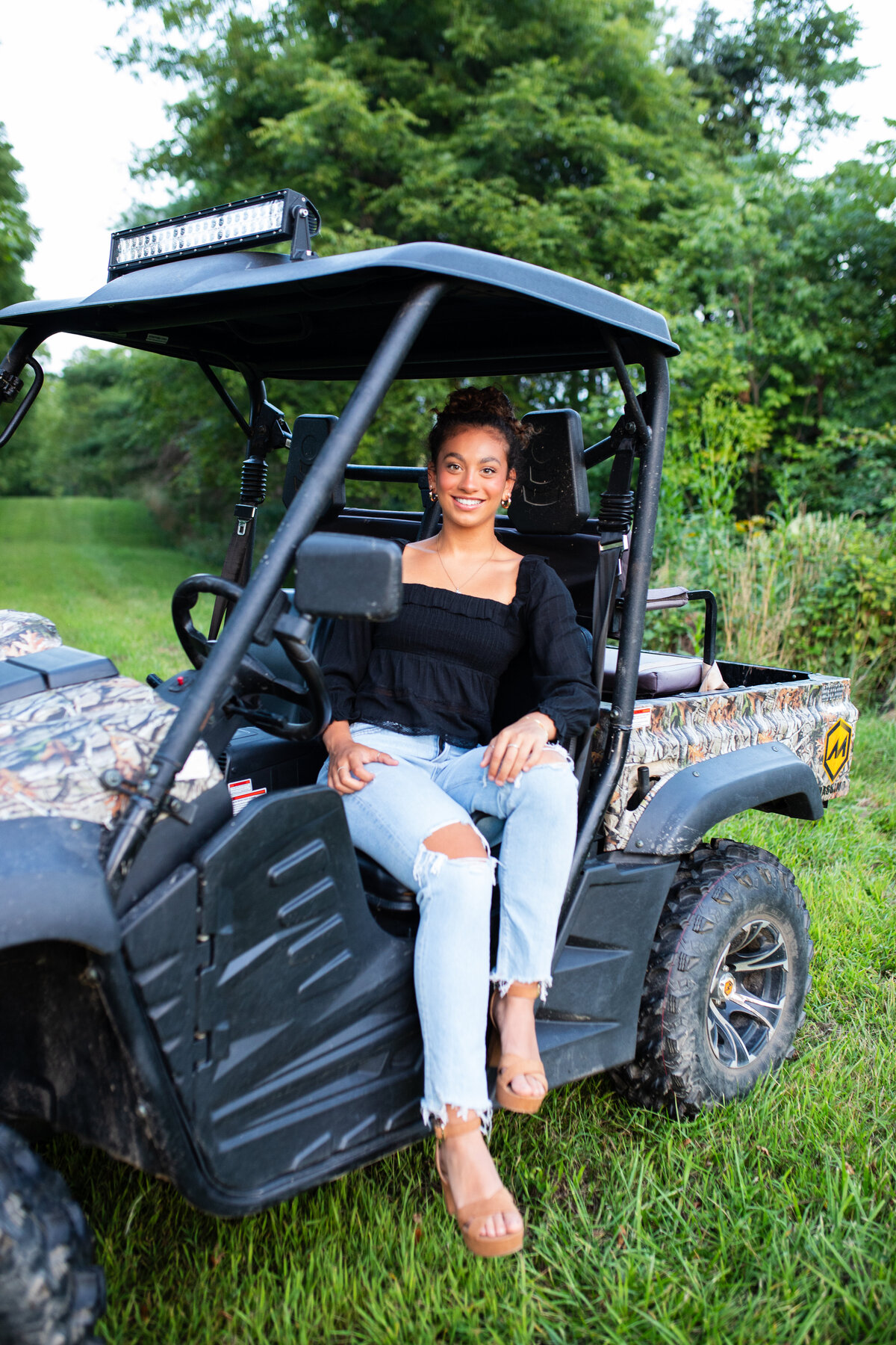 Brighton-michigan-senior-portrait-photographer-anadalai-photography