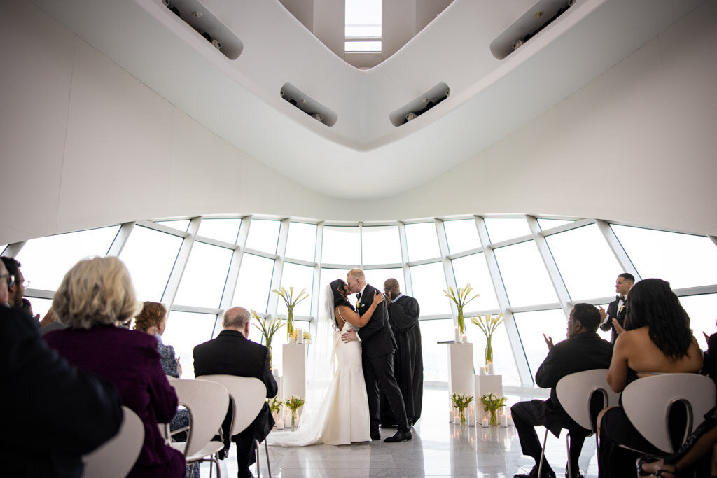80-Milwaukee-Art-Mueseum-Wedding-Lauren-Ashley-Studios